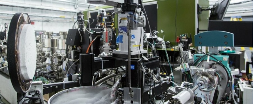 robotic X-ray crystallography system at SLAC's Linac Coherent Light Source X-ray laser.jpg